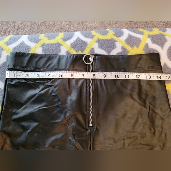 Faux leather pants - Picture 6 of 8